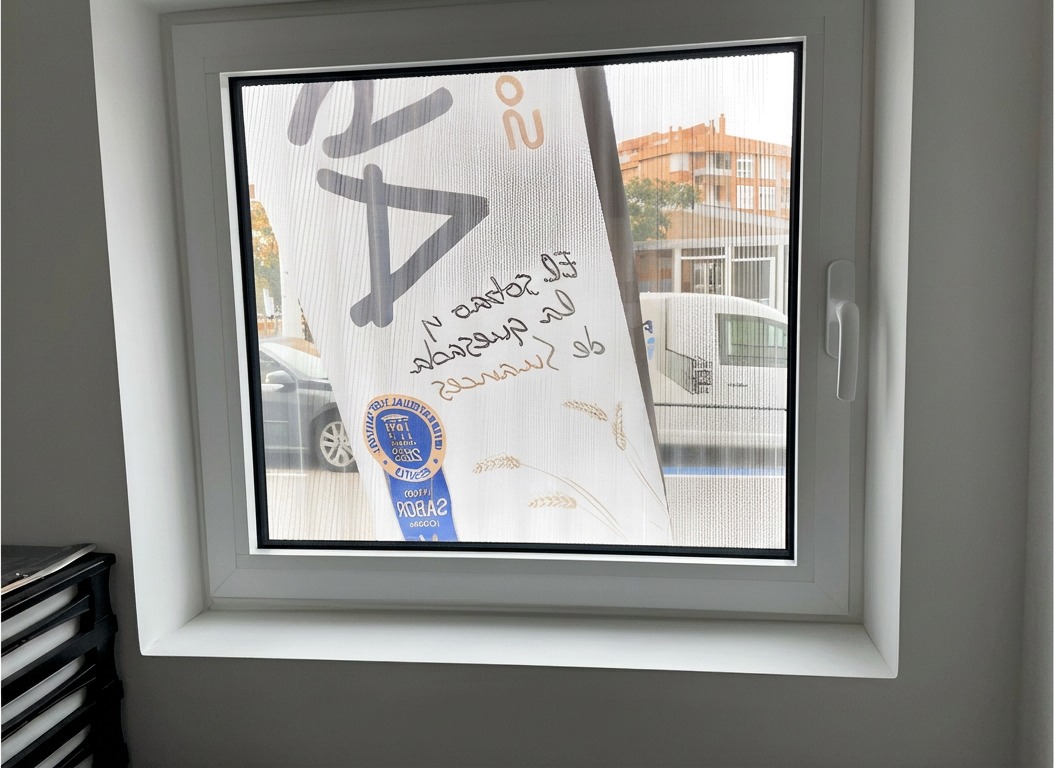 Ventana en Blanco · Torrelavega